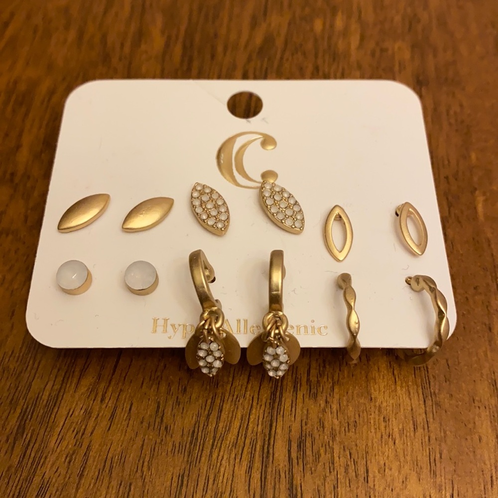 NWT Charming Charlie set of 6 pairs of Earrings